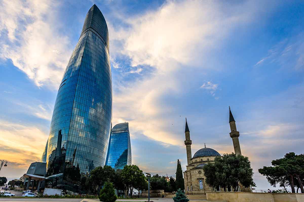 things to do in baku mosque of the martyrs