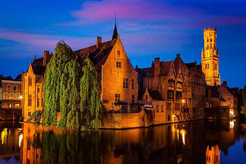 things to do in bruges at night