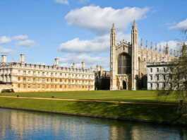 Kings College Cambridge across the river on a blue-sky day