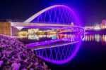 20 things to do in Des Moines that will surprise you Des Moines, Iowa, skyline and bridge illuminated at night