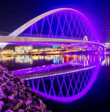 20 things to do in Des Moines that will surprise you Des Moines, Iowa, skyline and bridge illuminated at night