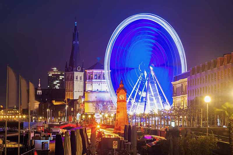 Ferris wheel in Dusseldorf at night