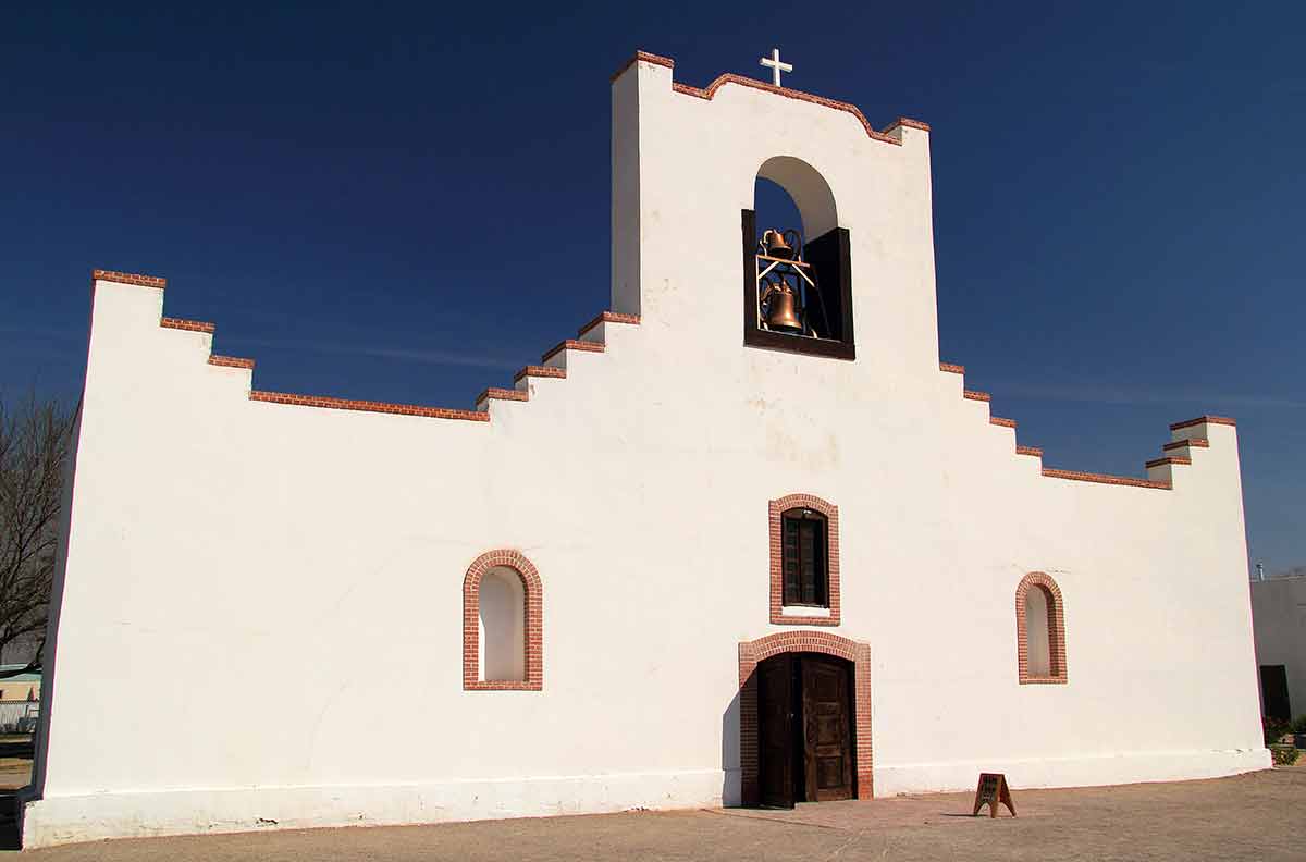 things to do in el paso mission socorro