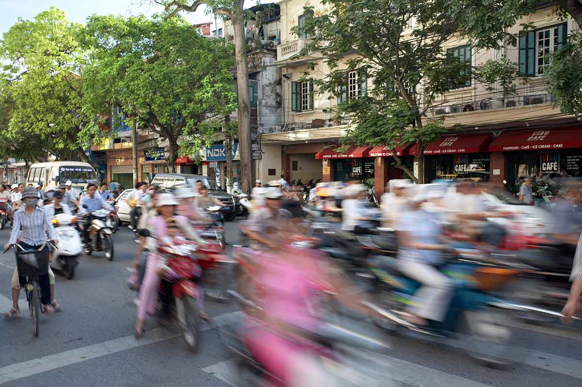 things to do in hanoi streets