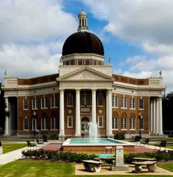 20 things to do in Hattiesburg MS that are worth your time historic building with grey dome and fountain