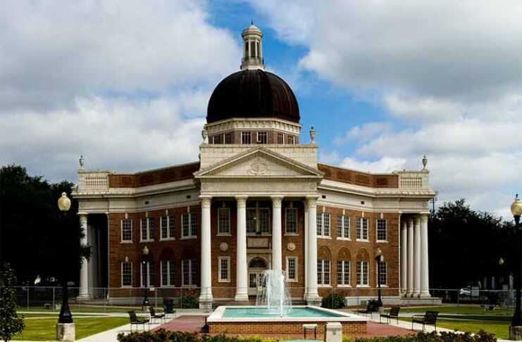 20 things to do in Hattiesburg MS that are worth your time historic building with grey dome and fountain