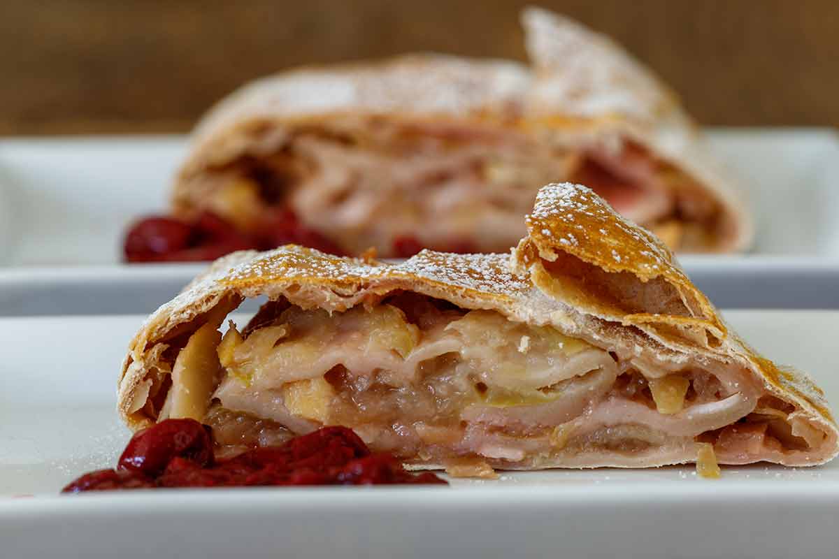 things to do in innsbruck vienna apple strudel close up