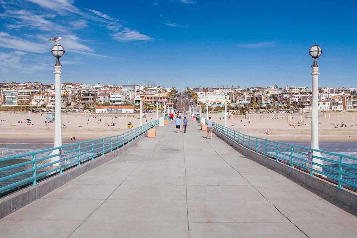 things to do in manhattan beach today a blue sky day on the pier