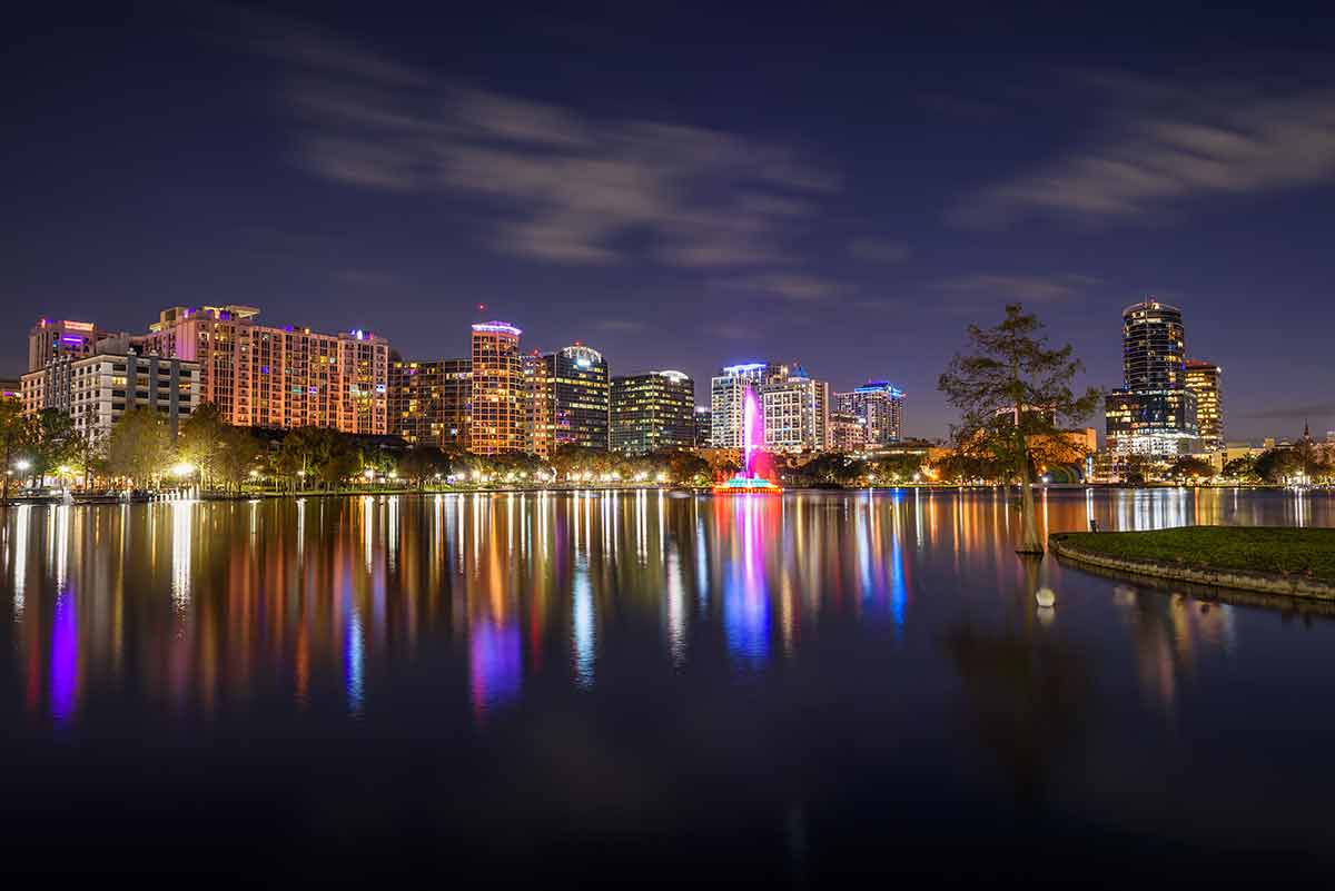 things to do in orlando at night city reflected in the lake