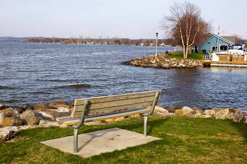 things to do in oshkosh wi bench on the lake