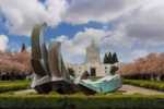 20 Things To Do In Salem, Oregon That Show Off the Willamette Valley things to do in salem state of oregon capitol building with sculpture in the foreground