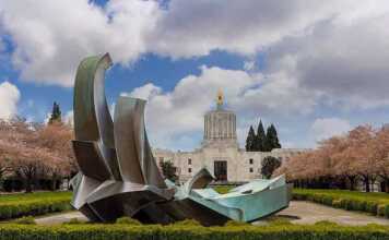 20 Things To Do In Salem, Oregon That Show Off the Willamette Valley things to do in salem state of oregon capitol building with sculpture in the foreground