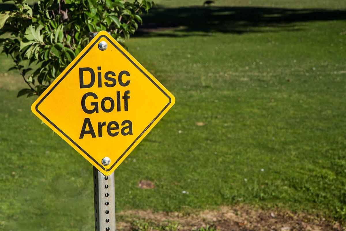 Sign showing that this is a disc golf area.