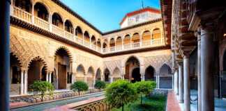 things to do in seville royal alcazar courtyard