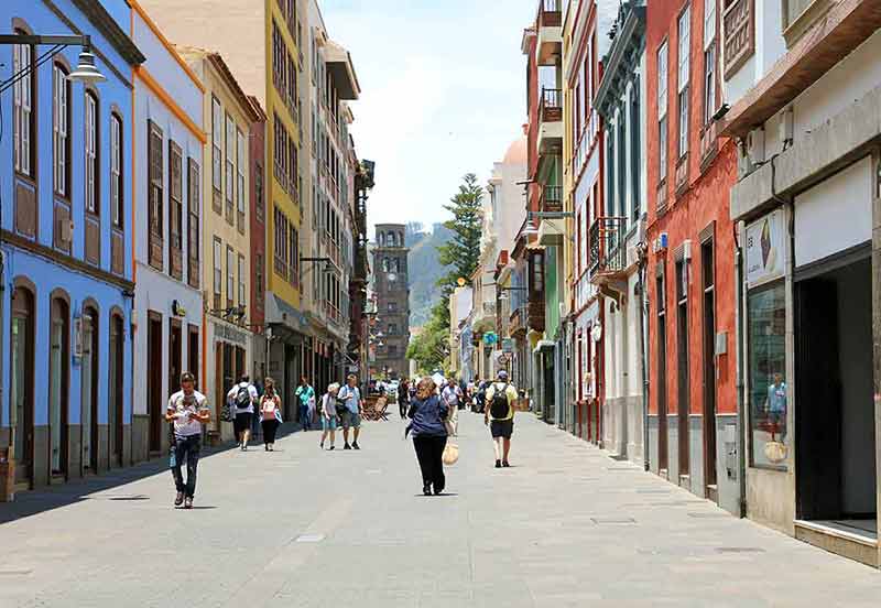 things to do in tenerife spain street with colourful buildings