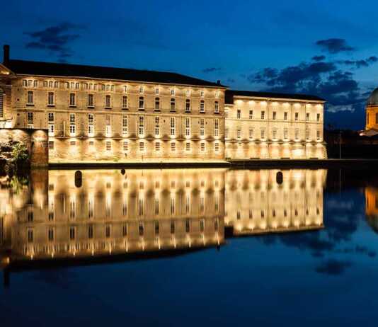 Hotel Dieu Saint Jacques - Old Hospital In Toulouse