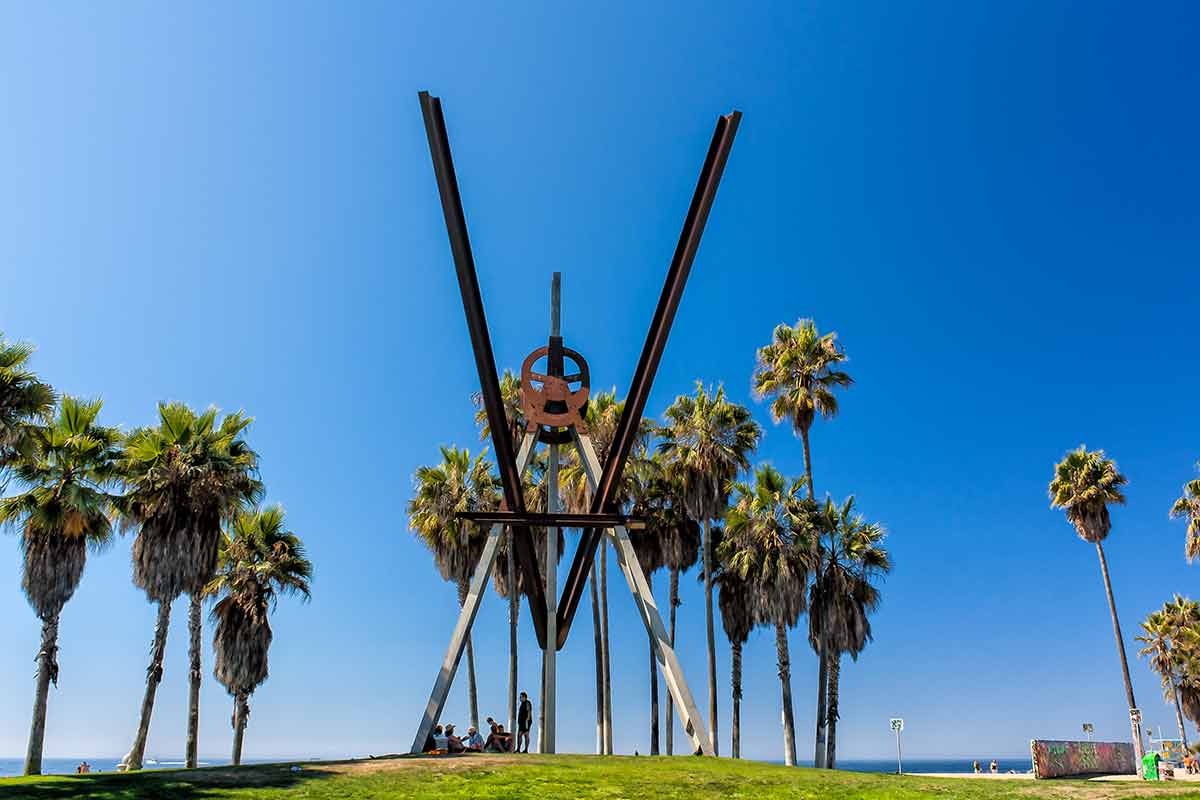 things to do in venice beach palm trees and art installation