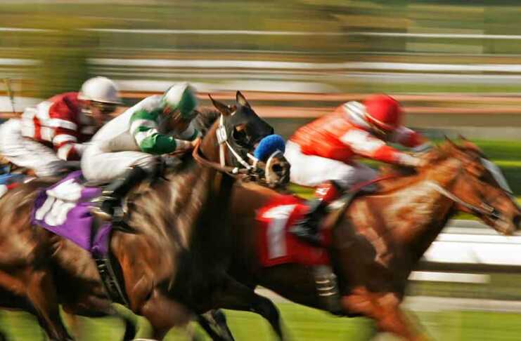 20 Amazing Things To Do In Louisville Kentucky Horse race blurred motion
