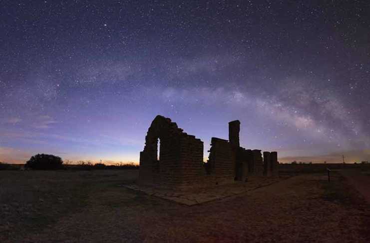 things to do temple tx at night silhouette of ruins of Fort Griffin against a starry sky
