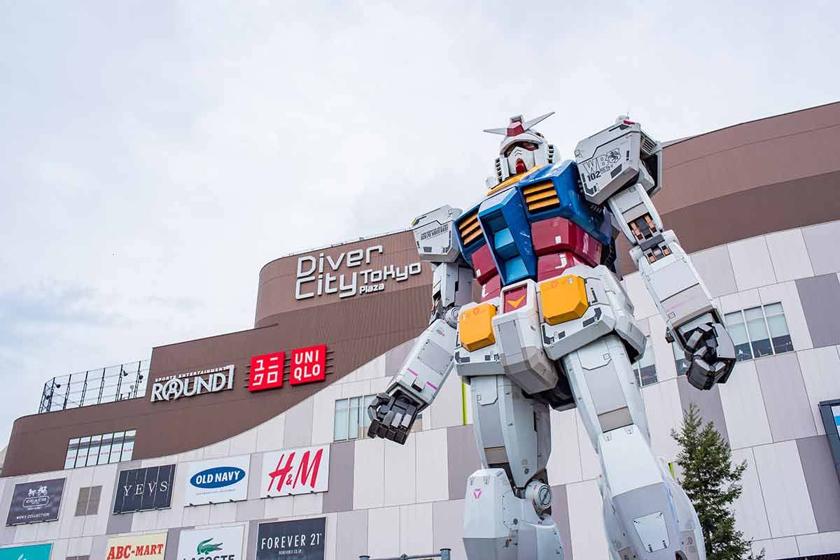 tokyo landmarks and monuments Statue of Gundam