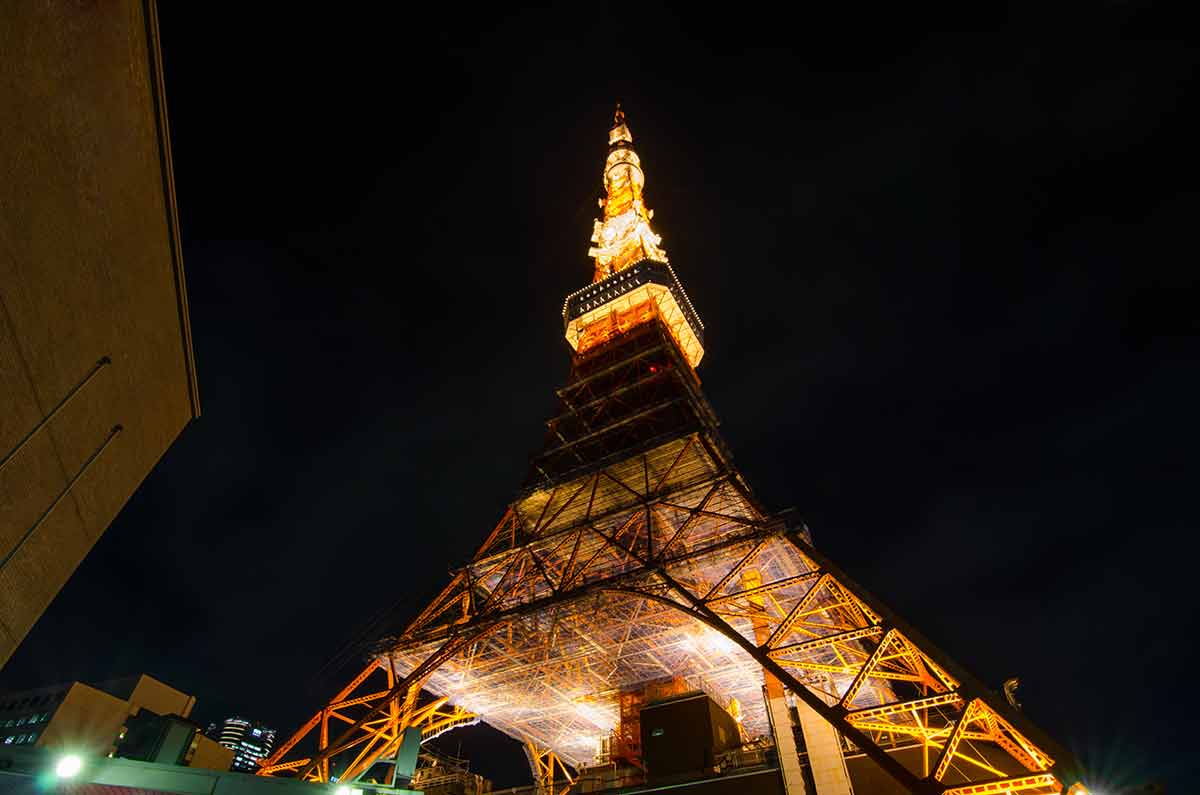 tokyo tourist landmarks Tokyo Tower at night