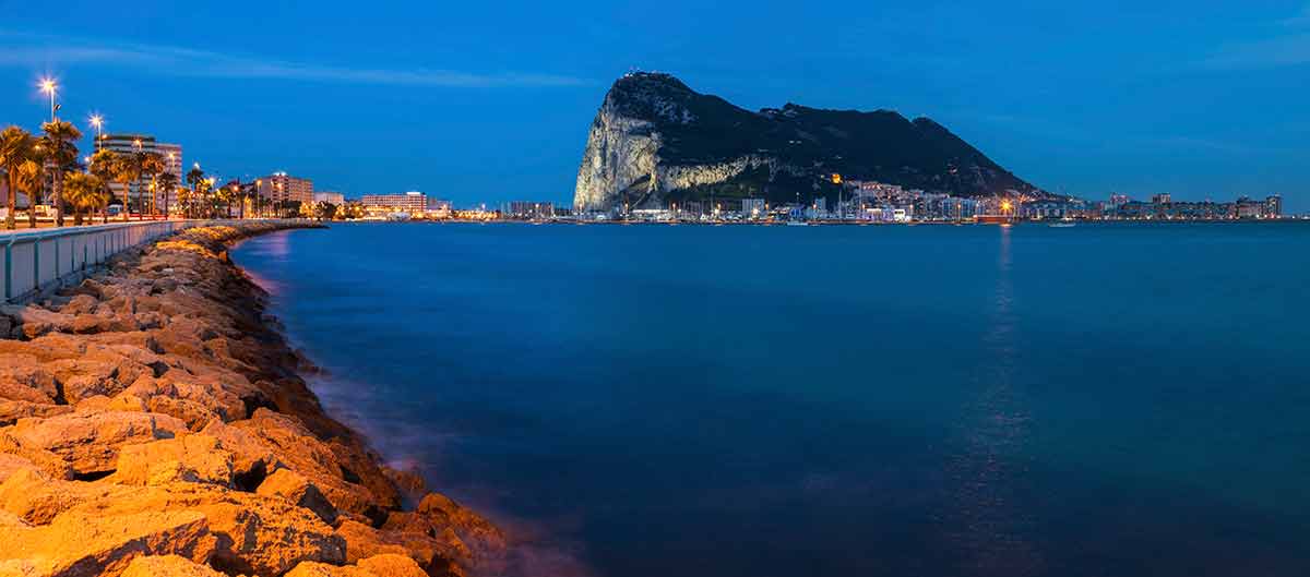top 10 things to do in gibraltar spain at night