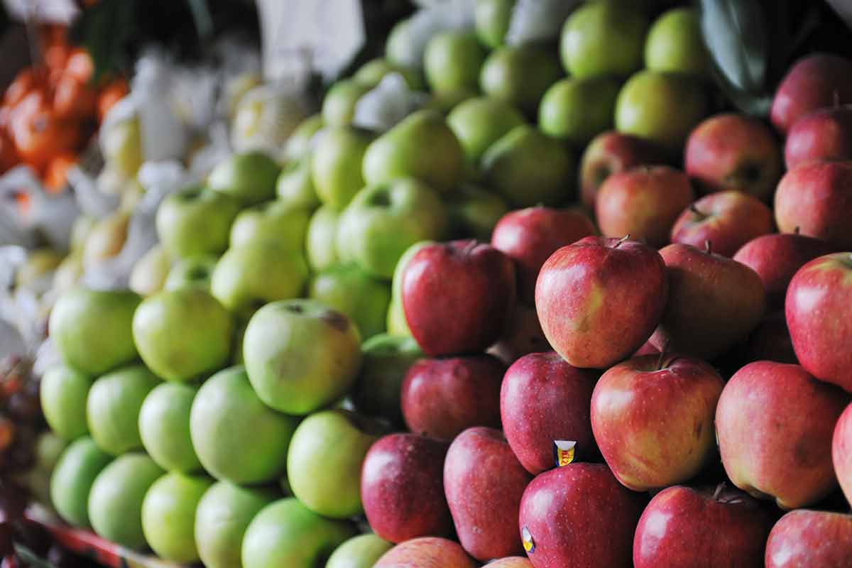 top things to do in cleveland fruit stall