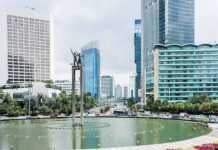 20 Amazing Things To Do In Jakarta Selamat Datang Monument Placed In A Famous Square