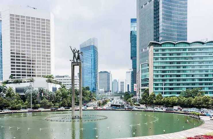 20 Amazing Things To Do In Jakarta Selamat Datang Monument Placed In A Famous Square