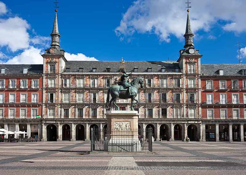 Madrid: City Walking Tour & Royal Palace Skip the Line Tour