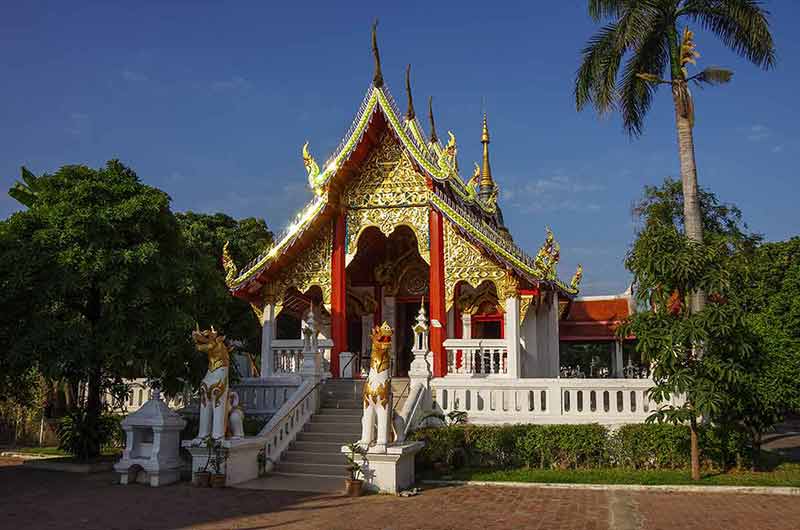 Chiang Mai: Old City and Temples Guided Walking Tour