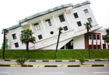 Inside the World’s Most Famous Upside-Down Houses upside down house georgia