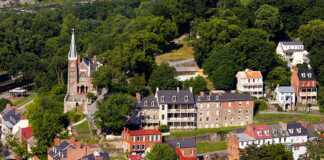 20 West Virginia Cities And Towns Hidden Among Incredible Mountain Scenery west virginia towns harpers ferry