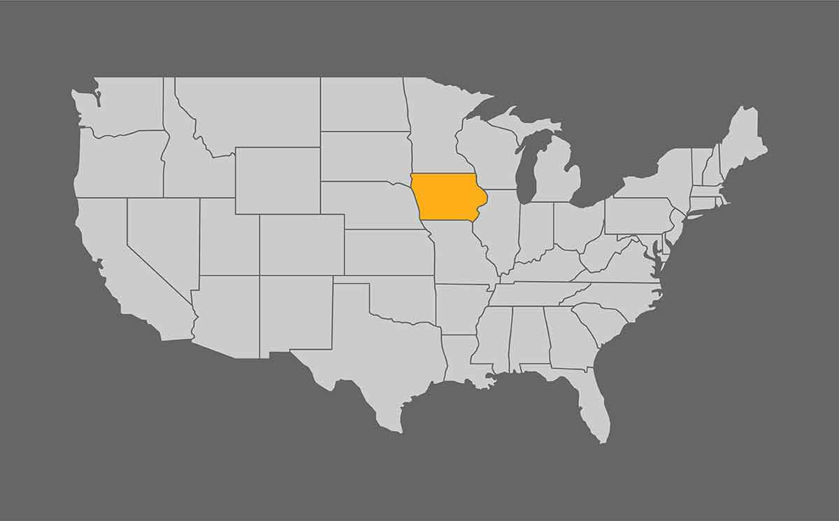 map of usa states highlighting iowa in yellow