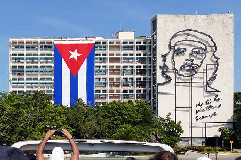 Havana City, The Building With Che Guevara Mural