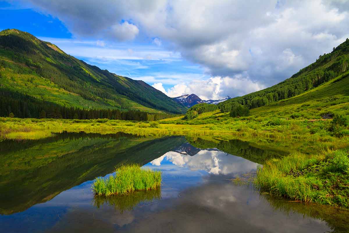 what is the best time to visit colorado green mountain slopes and mountains reflected in the river
