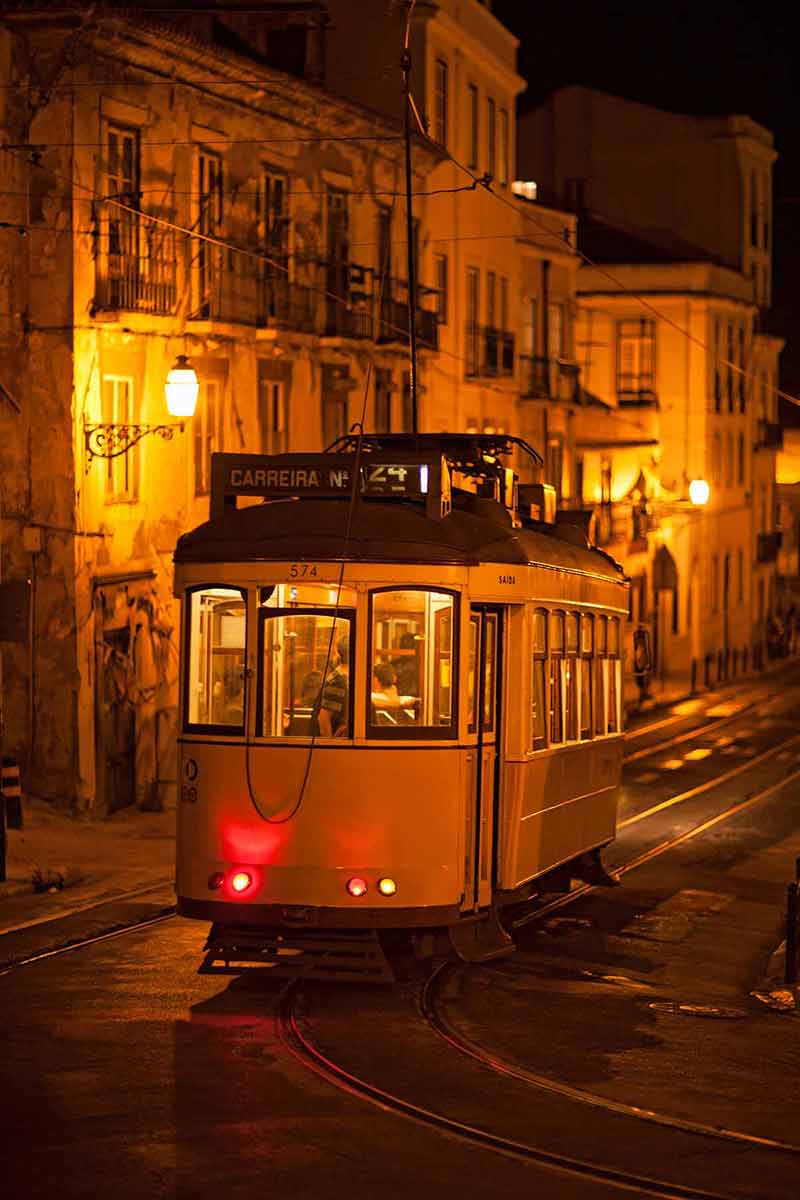 what to do at night in lisbon