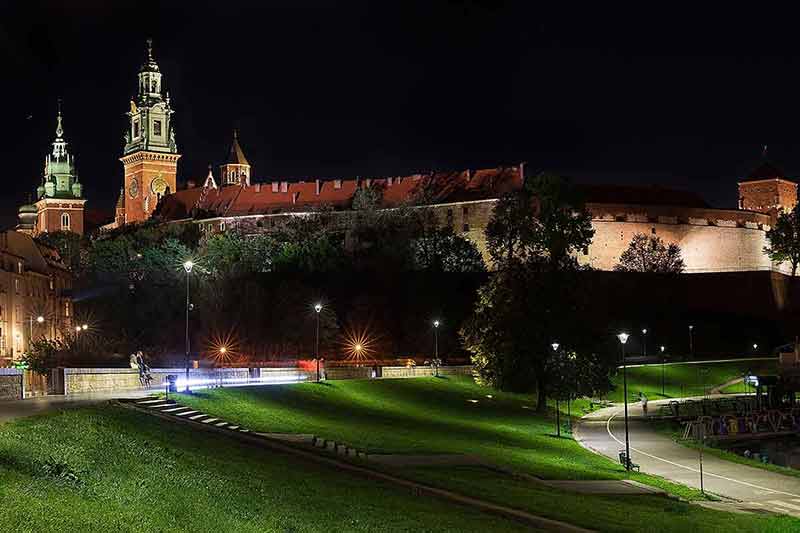 what to do in krakow at night