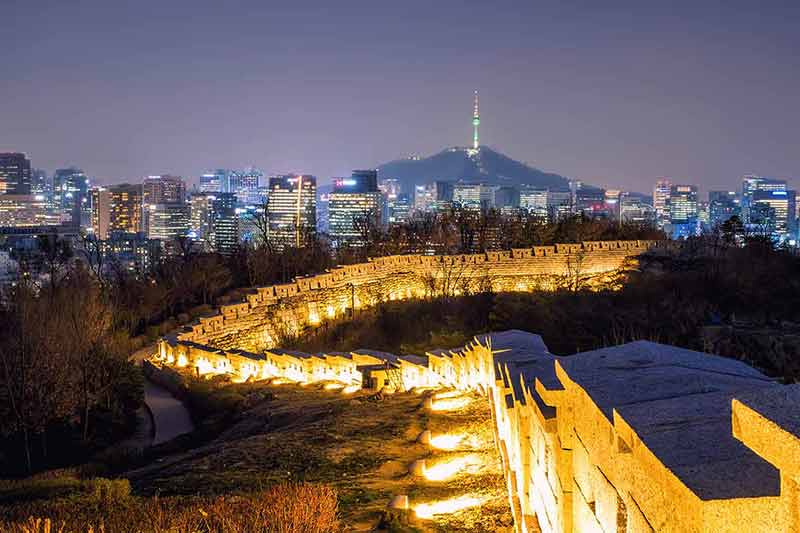 where to go in seoul at night