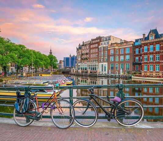where to stay in amsterdam for couples