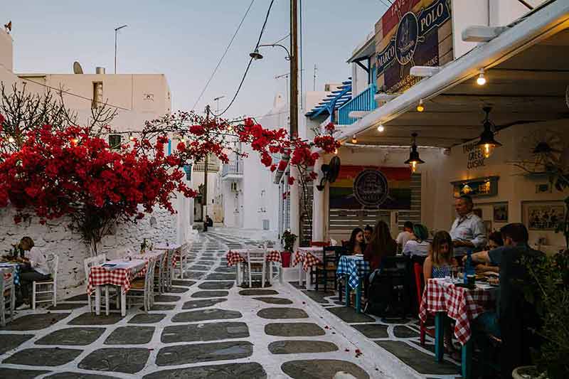 where to stay in mykonos to party