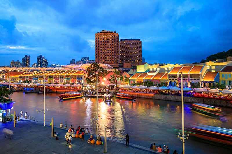 where to stay in singapore for tourist Clarke Quay at night