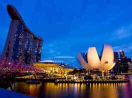where to stay in singapore near tourist attractions