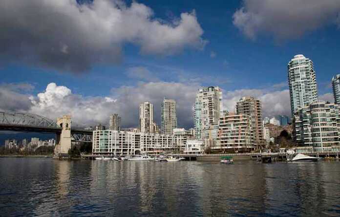 Where To Stay In Vancouver Downtown 1 696x444 